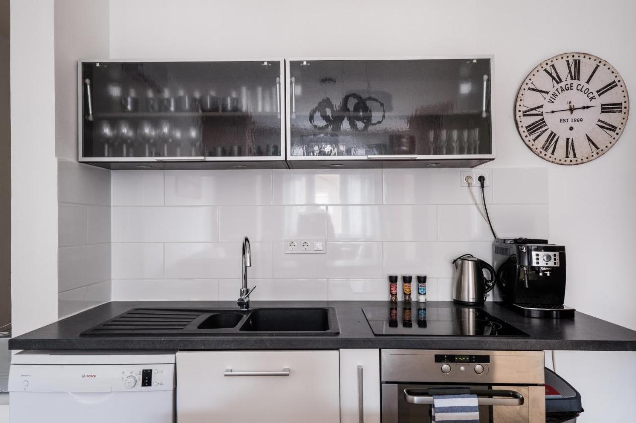 Apartamento Jacuzzi And Privacy With 2 Balconies And Free Garage Budapest Exterior foto