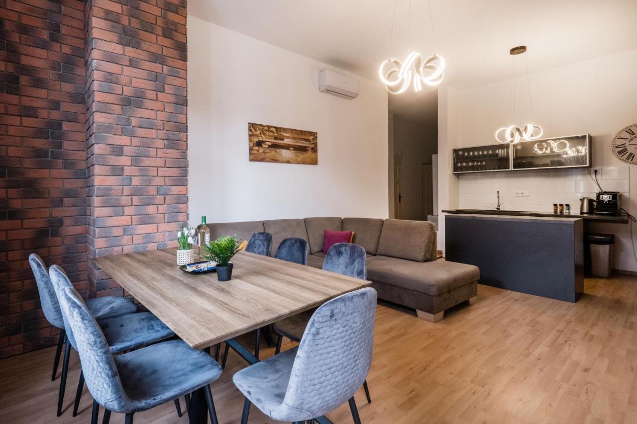 Apartamento Jacuzzi And Privacy With 2 Balconies And Free Garage Budapest Exterior foto