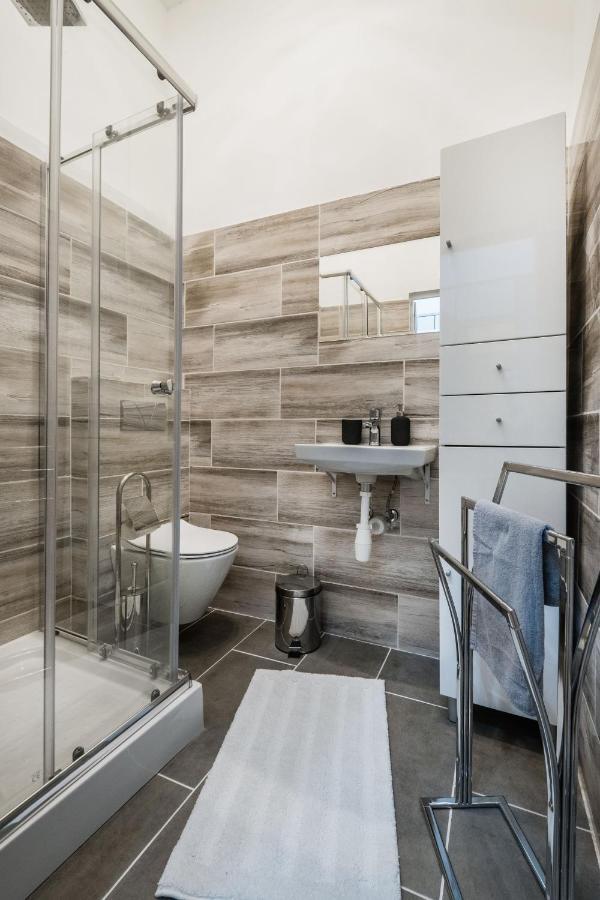Apartamento Jacuzzi And Privacy With 2 Balconies And Free Garage Budapest Exterior foto