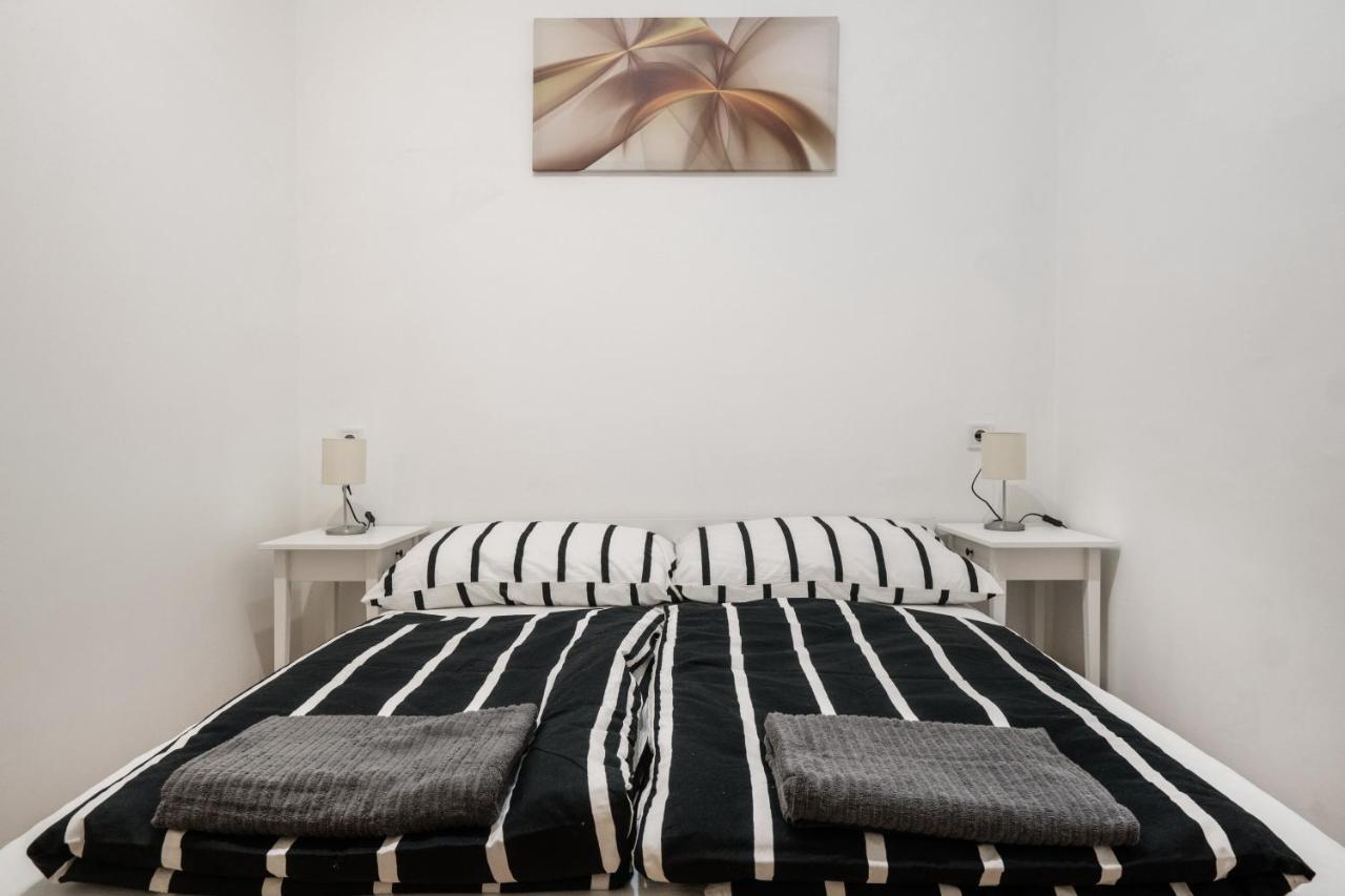 Apartamento Jacuzzi And Privacy With 2 Balconies And Free Garage Budapest Exterior foto